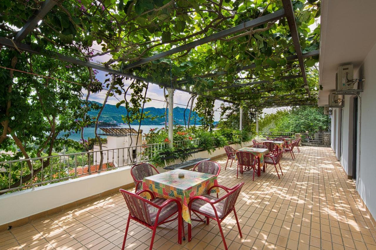 בודווה Guest House Madra מראה חיצוני תמונה