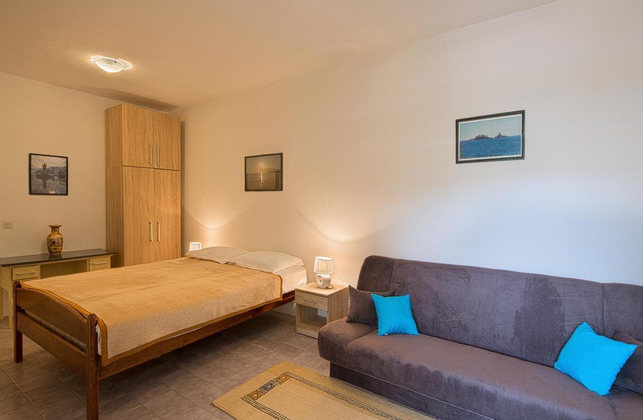 בודווה Guest House Madra מראה חיצוני תמונה