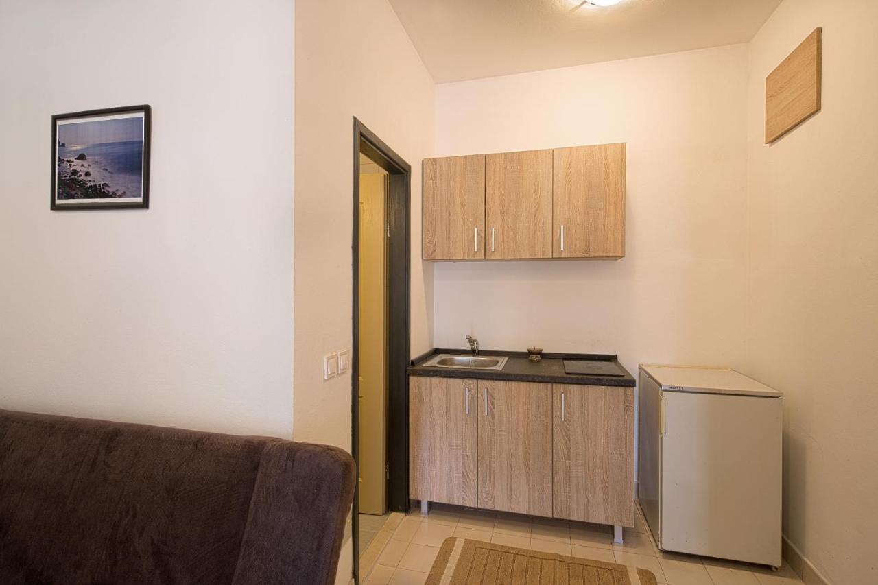 בודווה Guest House Madra מראה חיצוני תמונה
