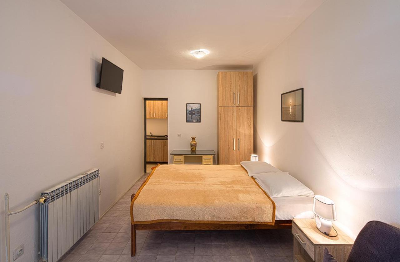 בודווה Guest House Madra מראה חיצוני תמונה