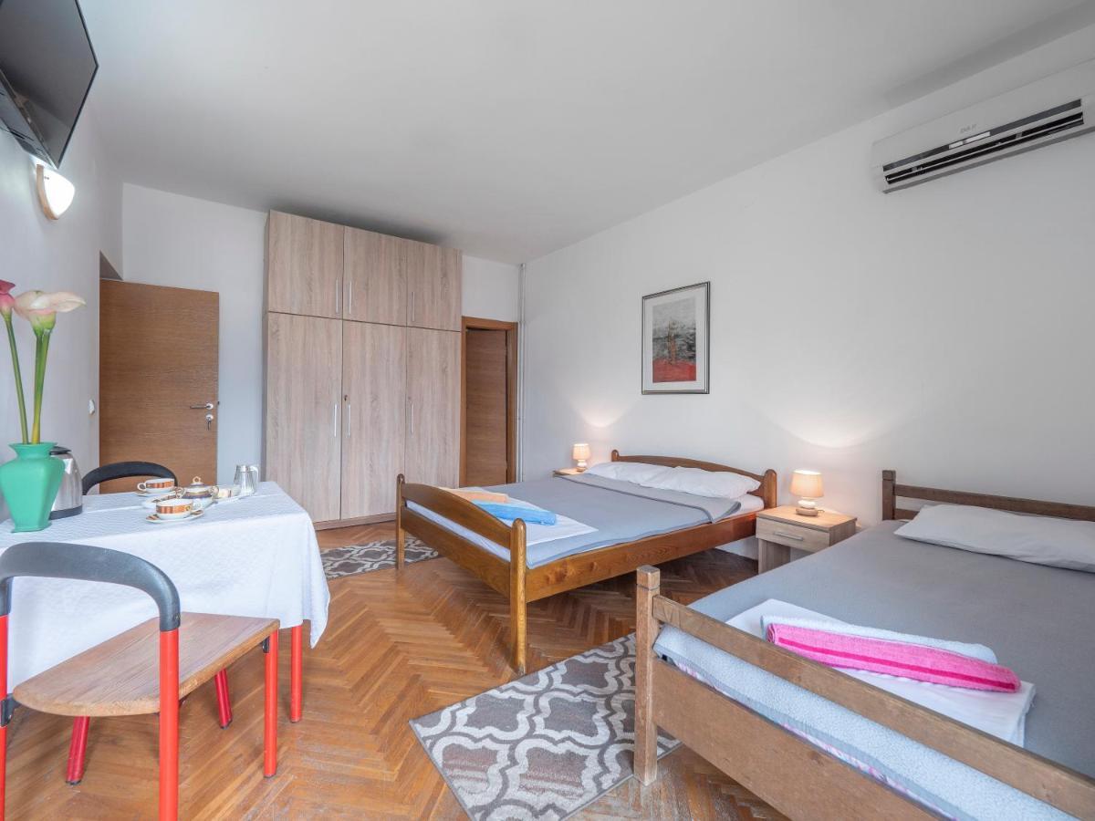 בודווה Guest House Madra מראה חיצוני תמונה